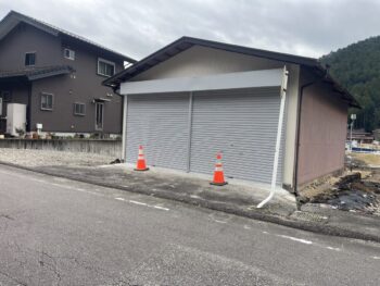 設楽町:車庫の鉄製吊引戸から軽量シャッターへ交換と離れの改修工事