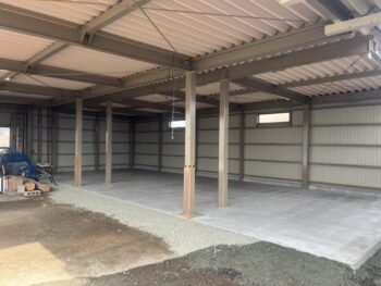 新城市:農業用倉庫新築、目隠しフェンス施工