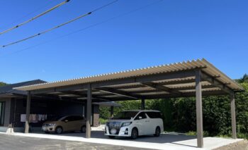 新城市：ガレージ屋根に太陽光発電が安心して積載できる重量鉄骨ガレージ